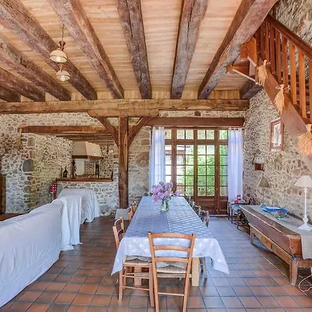 Holiday home Maison Perigourdine 14 Personnes Avec Piscine *
