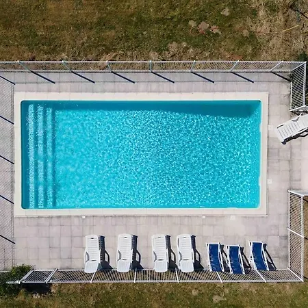 Maison Perigourdine 14 Personnes Avec Piscine Busserolles